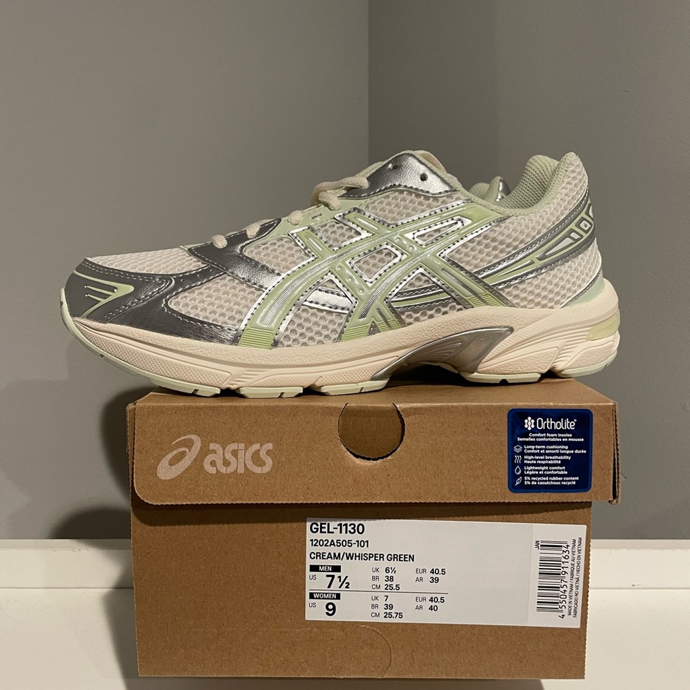 ASICS Gel-1130 Cream and Whisper Green Sneakers WM’s size 9